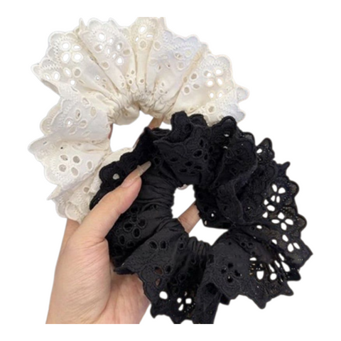 Eyelet Scrunch Pony